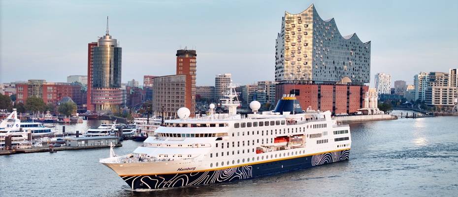 Hochsee-Kreuzfahrtschiff MS »Hamburg« fährt auf drei Flüssen