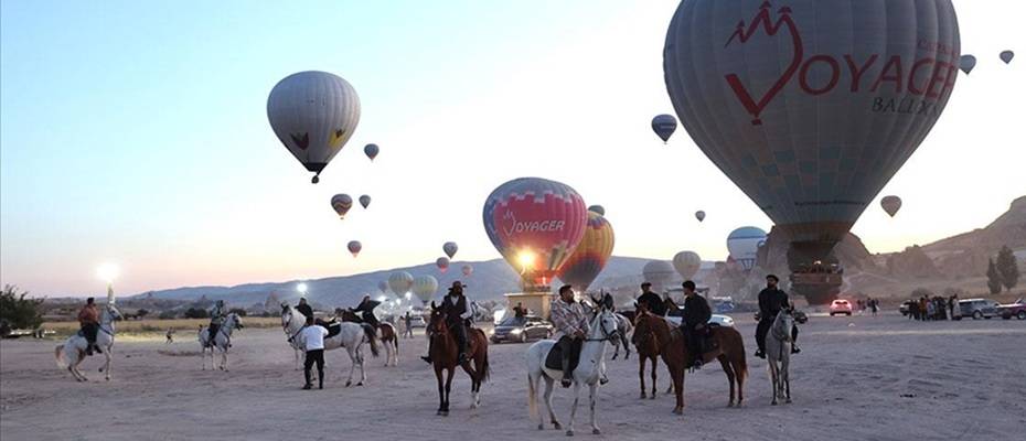 ‘Kapadokya At ve Atçılık Kültürü Festivali’nde karayı atlar havayı balonlar süsledi - Lesen Sie die Nachrichten?>