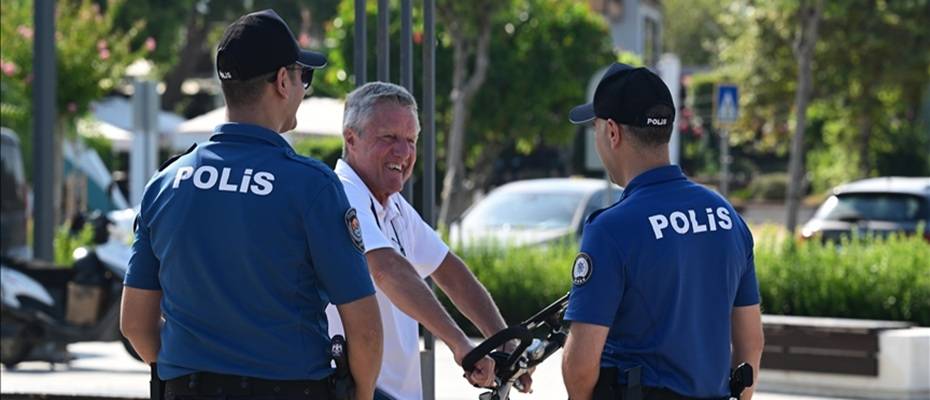 Polizei in Antalya sorgt zu Wasser, zu Land und in der Luft für die Sicherheit der Touristen