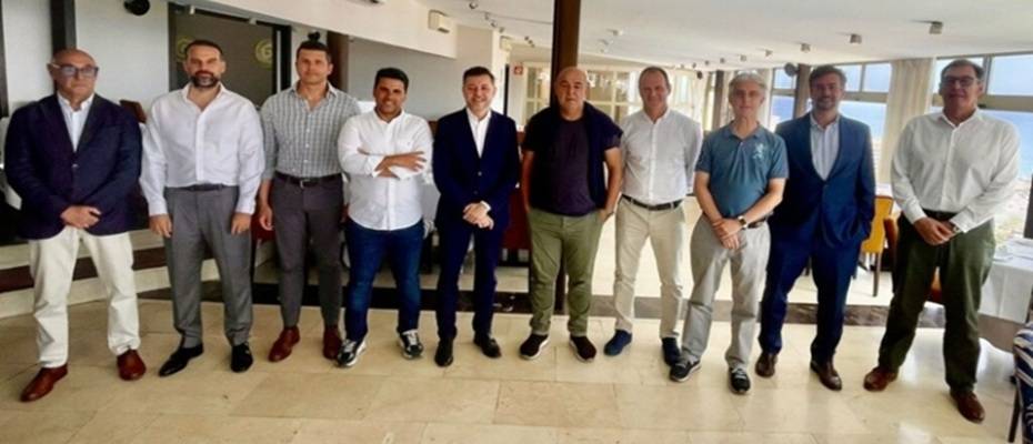 Las Palmas’taki turizm işletmecileri sektörün endişelerini yeni bir siyasi partiye iletti
