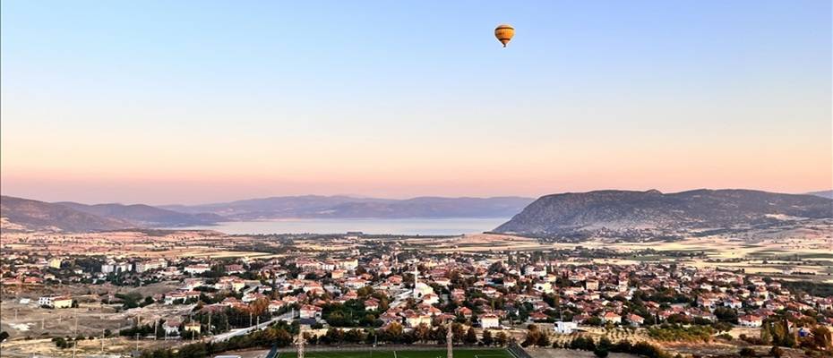 Burdur'da sıcak hava balonları Salda Gölü manzarası eşliğinde havalandı - Haberi Oku