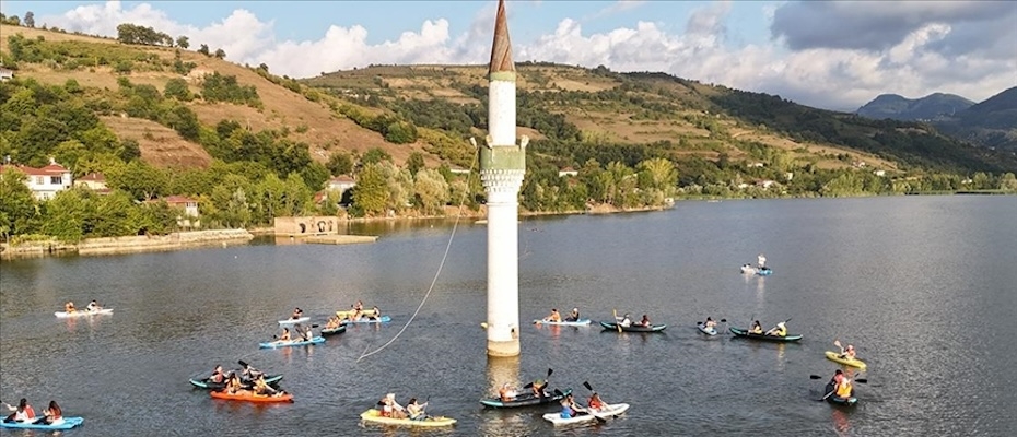 Samsun'da Batık Minare çevresi su sporları tutkunlarını ağırlıyor - Lesen Sie die Nachrichten?>
