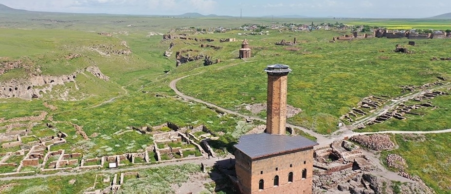 Anadolu'da yapılan ilk Türk camisi Ebu'l Menuçehr asırlardır geçmişin izlerini taşıyor