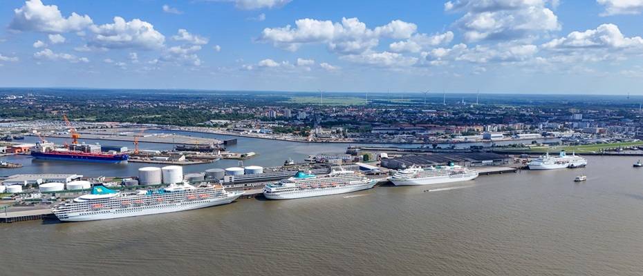 Vierer-Treffen der Phoenix Reisen Flotte in Bremerhaven - Haberi Oku?>