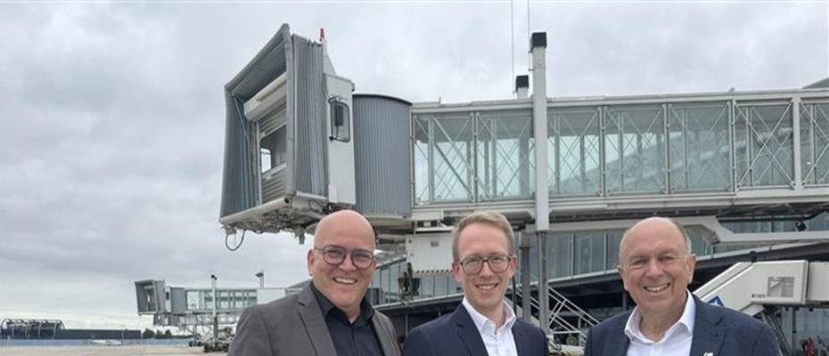 Fluggast-Brücke am Flughafen Paderborn/Lippstadt jetzt automatisiert - Lesen Sie die Nachrichten