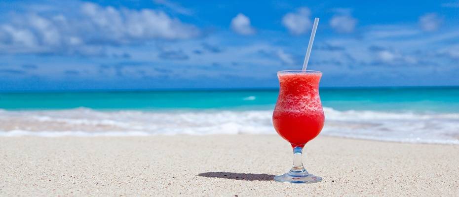 Urlaubsfeeling im Glas: Internationale Sommerdrinks verlängern die Reise zuhause