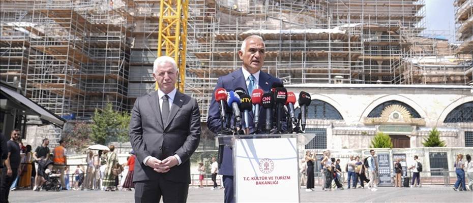 Bakan Ersoy, Ayasofya’daki restorasyon ve güçlendirme çalışmalarını yerinde inceledi - Lesen Sie die Nachrichten?>
