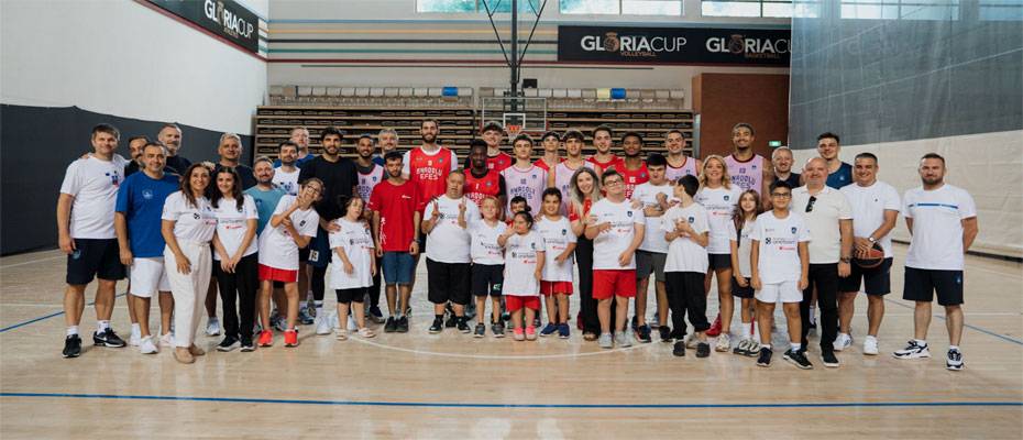 Corendon Turizm Grubu ve ZİÇEV Çocukları, Anadolu Efes Antrenmanını Ziyaret Etti - Lesen Sie die Nachrichten?>