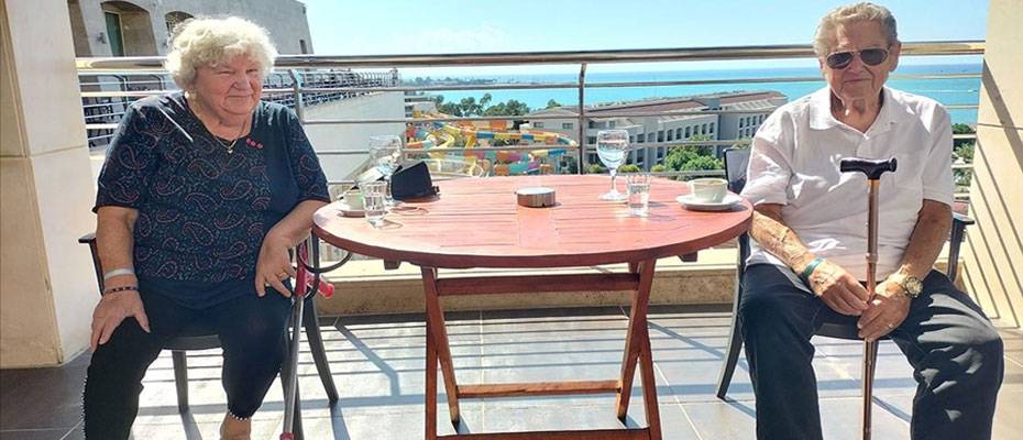 Alman çift 28 yıldır tatil için Antalya’yı tercih ediyor - Lesen Sie die Nachrichten?>