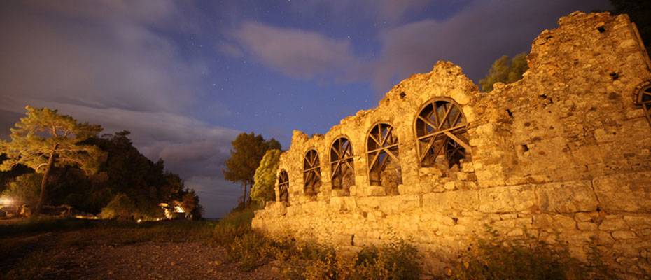 Gece müzeciliği uygulaması Olympos Antik Kenti’ni akşamları da canlandırdı - Haberi Oku