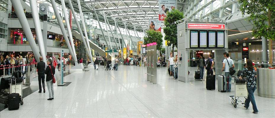Almanya Havalimanlarında Yeni Dönem: Düsseldorf’ta Entry-Exit Sınır Kontrol Sistemi Başladı - Lesen Sie die Nachrichten?>