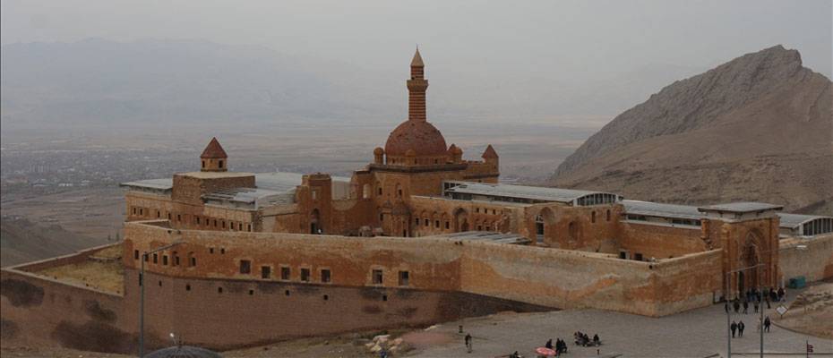 Ara tatilde İshak Paşa Sarayı’nda yoğun ilgi - Lesen Sie die Nachrichten?>