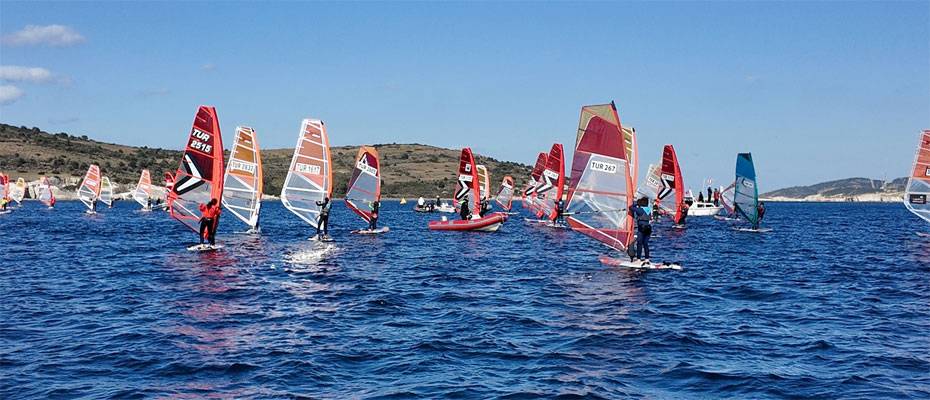Ocak ayında Foça’da yelken rüzgârı: spor ve turizm birlikte canlandı - Lesen Sie die Nachrichten?>
