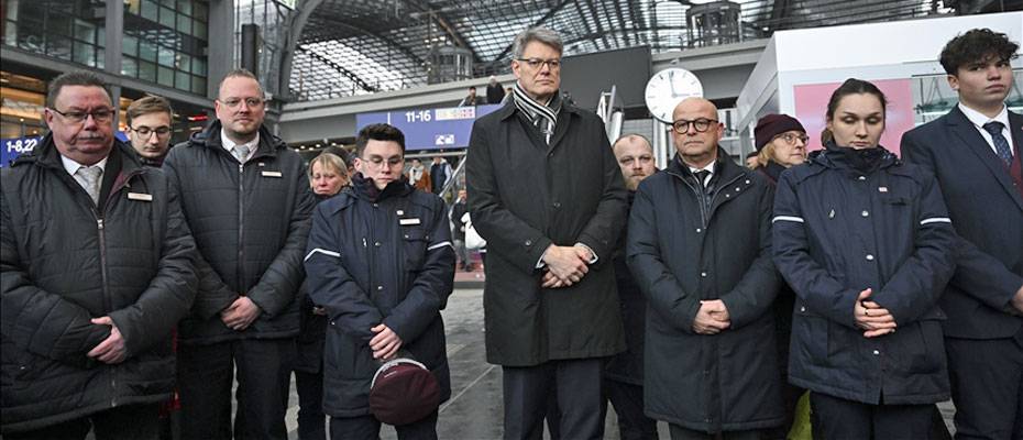 Almanya’da tren görevlisine saldırı: Türk kökenli kondüktör yaşamını yitirdi - Lesen Sie die Nachrichten?>