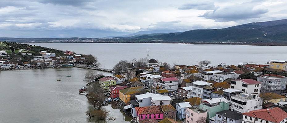 Uluabat Gölü’nün suyu ‘Küçük Venedik’teki evlere dayandı - Lesen Sie die Nachrichten?>