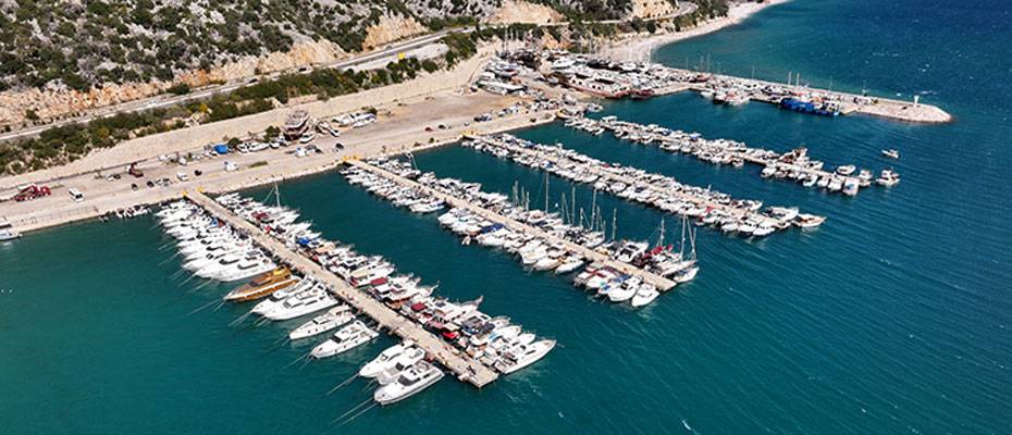 Antalya’da tur tekneleri yeni sezon için bakımda - Lesen Sie die Nachrichten?>