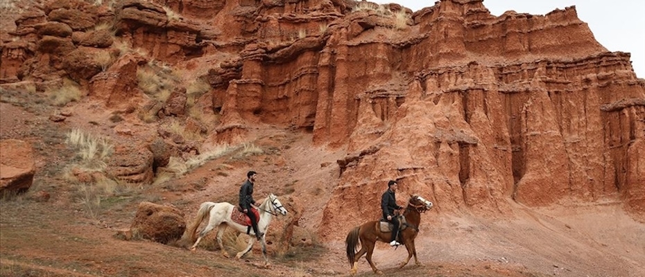 Narman Peribacaları doğaseverleri atlı safariyle buluşturuyor - Lesen Sie die Nachrichten?>