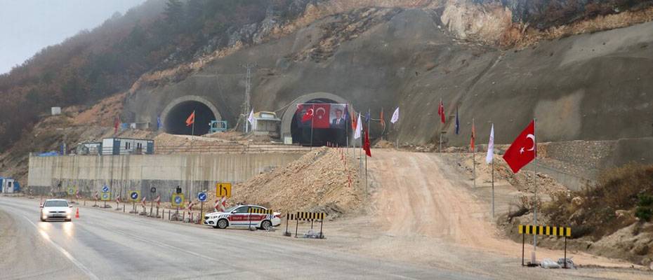 Çorum–Laçin yolu ve Kırkdilim tünelleri açılıyor: Karadeniz bağlantısı turizmi hızlandıracak - Lesen Sie die Nachrichten?>