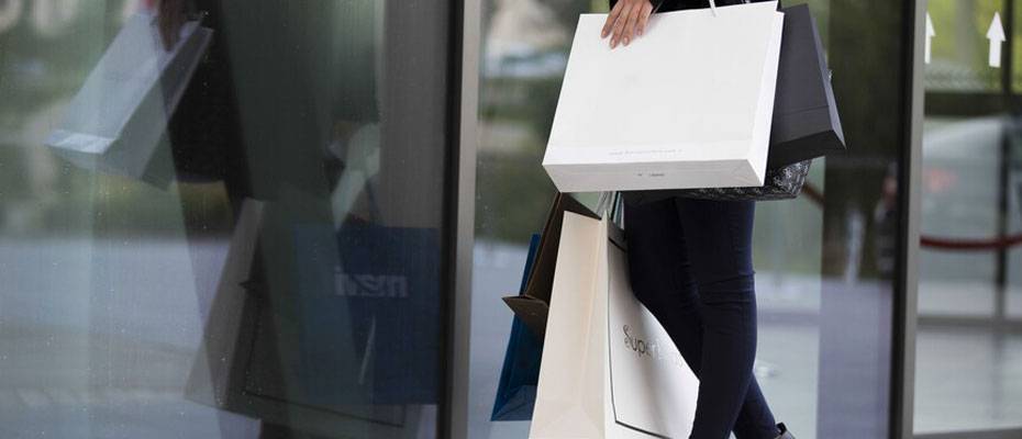 Yerli turistlerin hediyelik ve giyim harcaması 5 yılda 100 milyar lirayı aştı - Lesen Sie die Nachrichten?>