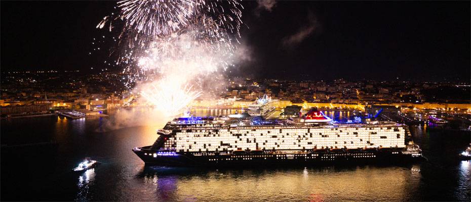 Mein Schiff Flow mit drei Taufpatinnen feierlich in Dienst gestellt - Lesen Sie die Nachrichten