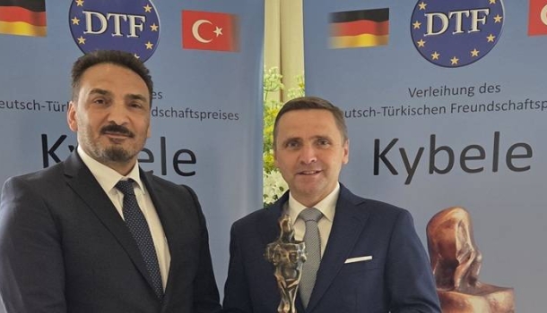 Thomas Bösl erhält Freundschaftspreis