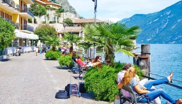 Limone sul Garda verbietet den Alkoholkonsum auf Straßen und Plätzen