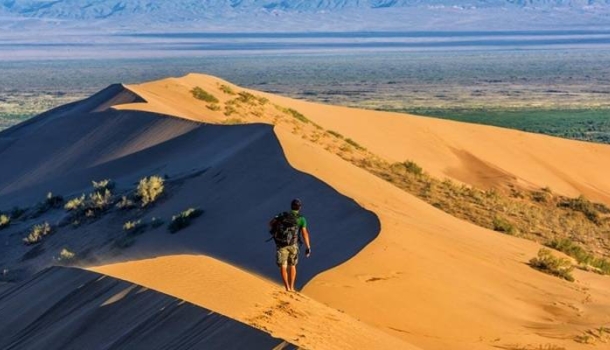 Klang der Wüste: Air Astana wirbt für singende Dünen im Altyn-Emel-Nationalpark