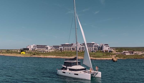 Spätsommerglück am Mittelmeer: Neue Hotels für Sonne, Strand und Genuss