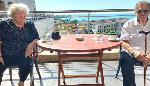Alman çift 28 yıldır tatil için Antalya’yı tercih ediyor