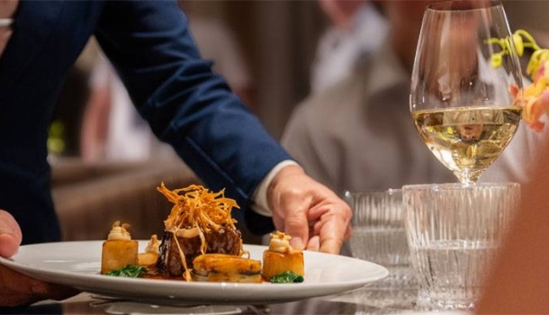 Celebrity Cruises erhält erste Forbes-Fünf-Sterne-Bewertung für Restaurant auf See - Lesen Sie die Nachrichten