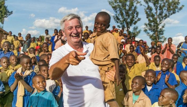 Zum 30-jährigen Jubiläum initiiert die TVG zusammen mit FLY & HELP ein Schulprojekt in Afrika - Lesen Sie die Nachrichten