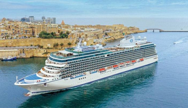 Oceania Cruises legt kostenfreies Anreisepaket für Karibik-Kreuzfahrten auf