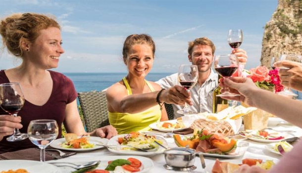 Wandern und Wein verbinden Naturerlebnis mit regionalem Genuss - Lesen Sie die Nachrichten