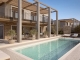 Neubau: Luxusvillen mit eigenem Swimmingpool, Garten und privatem Host 